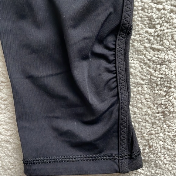 Lululemon Cropped 16” inseam Leggings - Picture 4 of 12